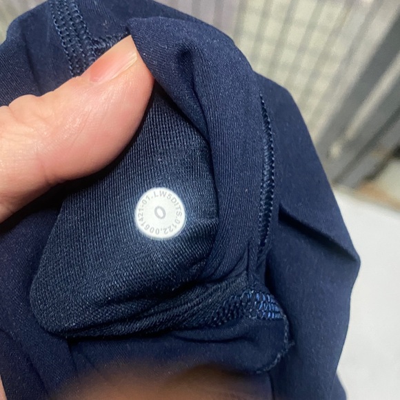 lululemon athletica navy blue Align Leggings soft only worn a few times size 0 - Picture 4 of 4